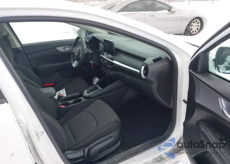 2024 Kia Forte Lxs z USA, uszkodzony, nr VIN 3KPF24AD1RE720652